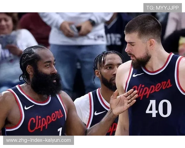 快船教练组尴尬时刻：轮换选择引发球星不满？